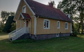 Stalemara Gard Lilla Gula Huset Pa Landet
